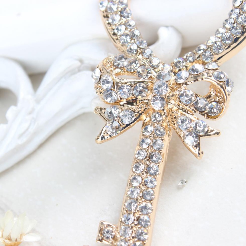 Romantic Heart Shaped Crystal Key Charm Keychain - Picture 3 of 12